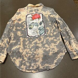 THE NU VINTAGE Tie-Dye Long Sleeve Shirt with Floral Patch Sz: M